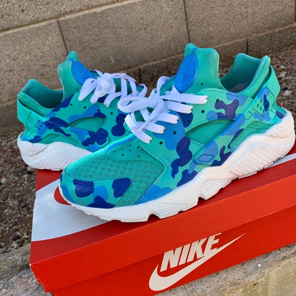 Size 10.5 - Picture 1 of 5